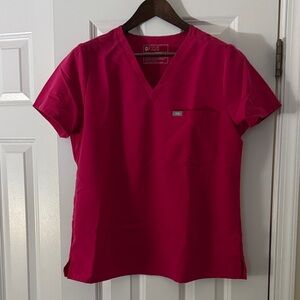 Figs Women's Hot Pink Short Sleeve Top and Pants, L/XL.